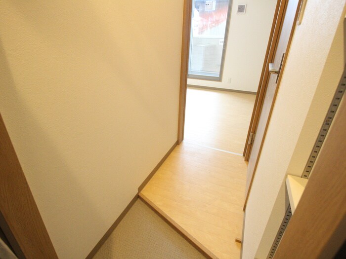 物件内観写真5　(玄関)