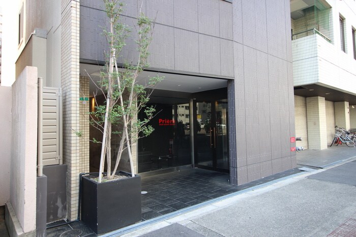 物件外観写真2　(エントランス部分)