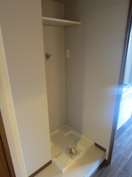 物件内観写真11　(洗濯機置場)