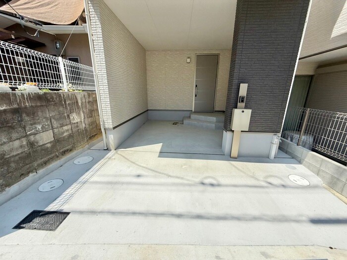 物件外観写真3　(駐車場)