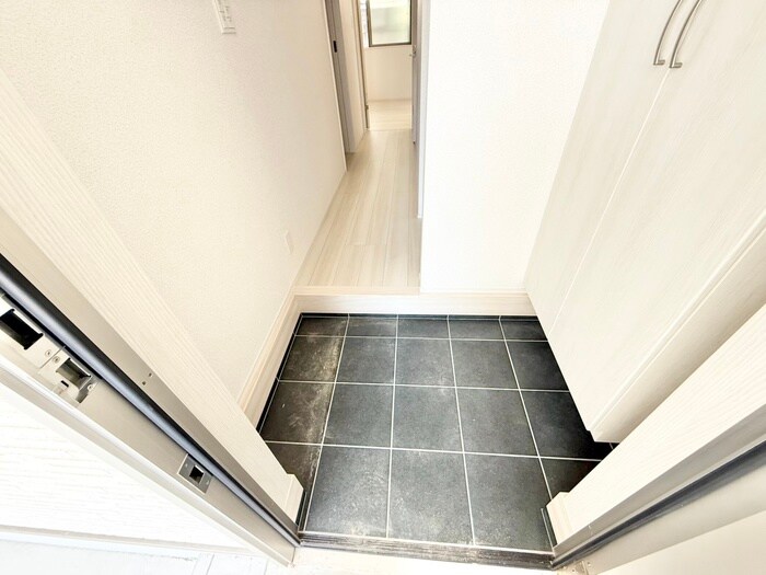 物件内観写真18　(玄関)