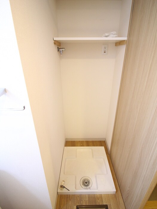 物件内観写真10　(洗濯機置場)