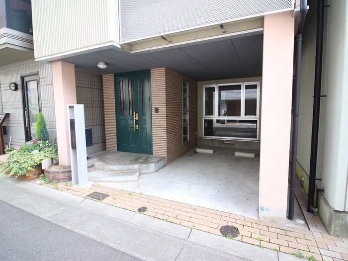 物件外観写真3　(駐車場)