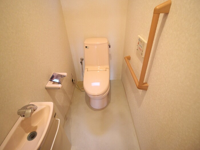 物件内観写真8　(トイレ)