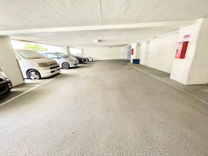 物件外観写真4　(駐車場)