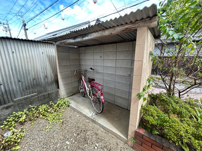 物件外観写真5　(駐輪場)