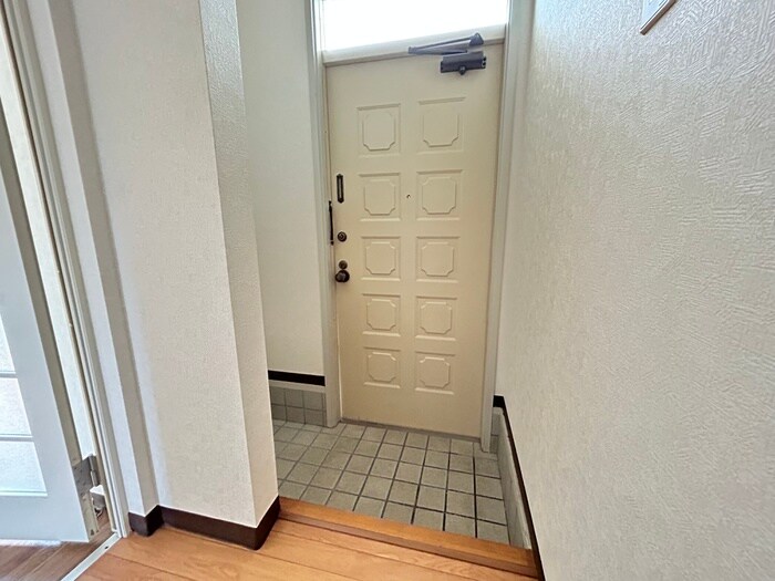 物件内観写真16　(玄関)