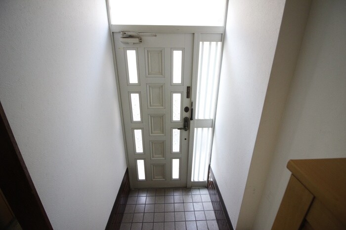 物件内観写真16　(玄関)