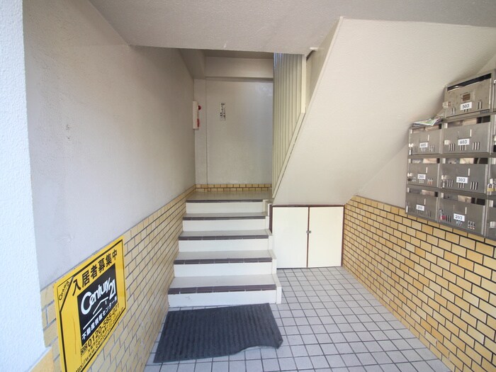 物件外観写真5　(エントランス部分)