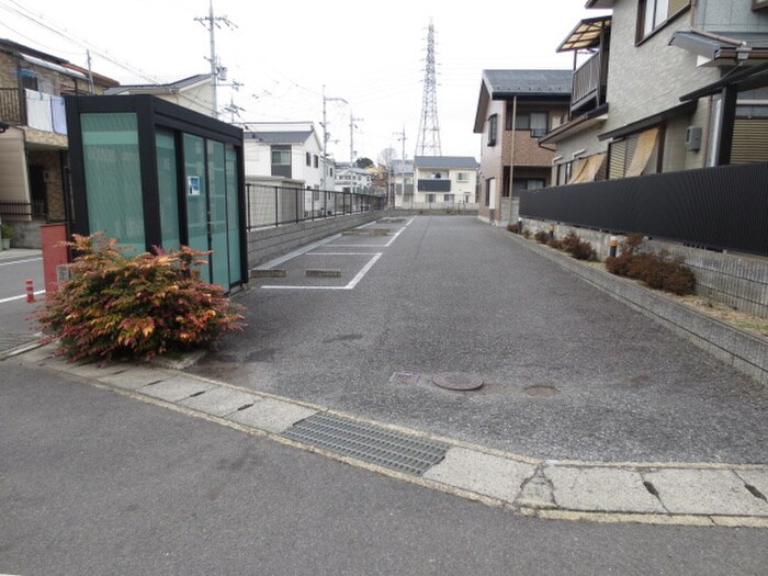 物件外観写真4　(駐車場)