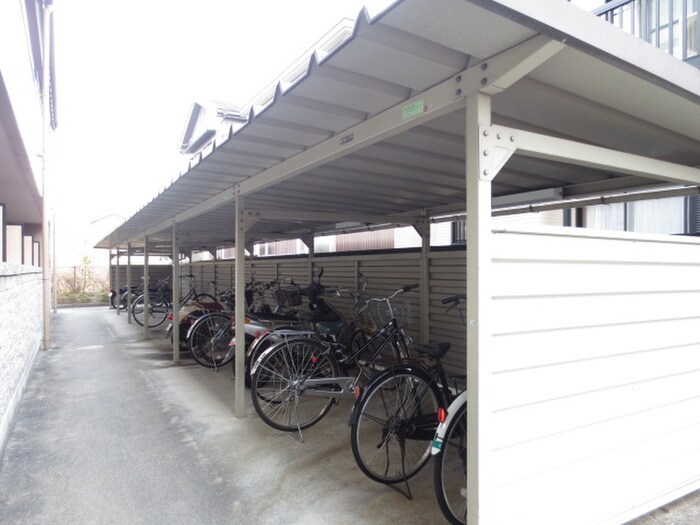 物件外観写真5　(駐輪場)