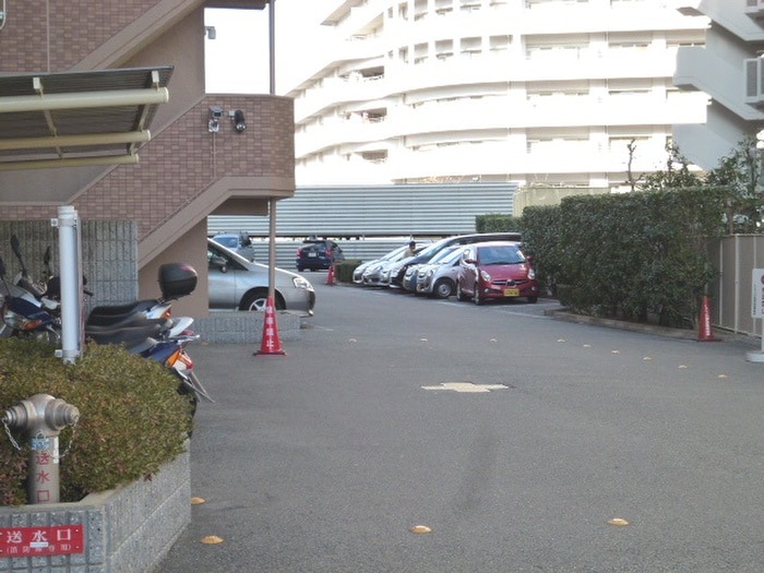 物件外観写真3　(駐車場)