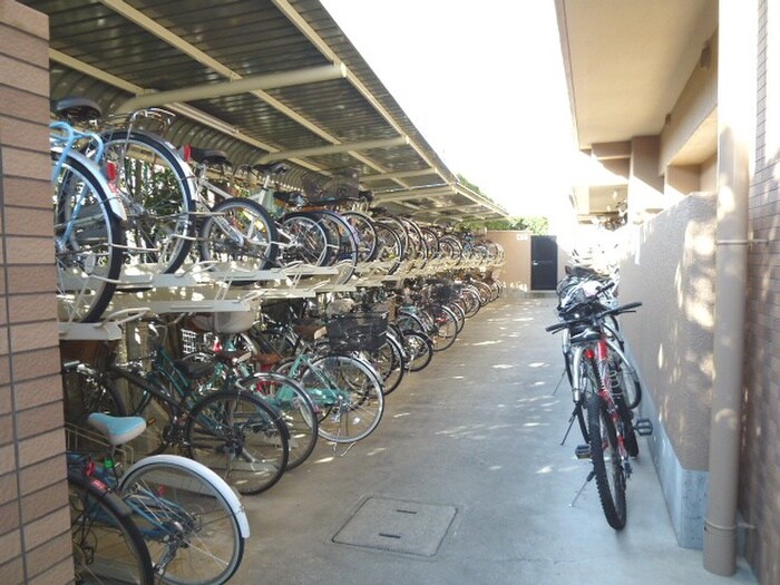 物件外観写真5　(駐輪場)