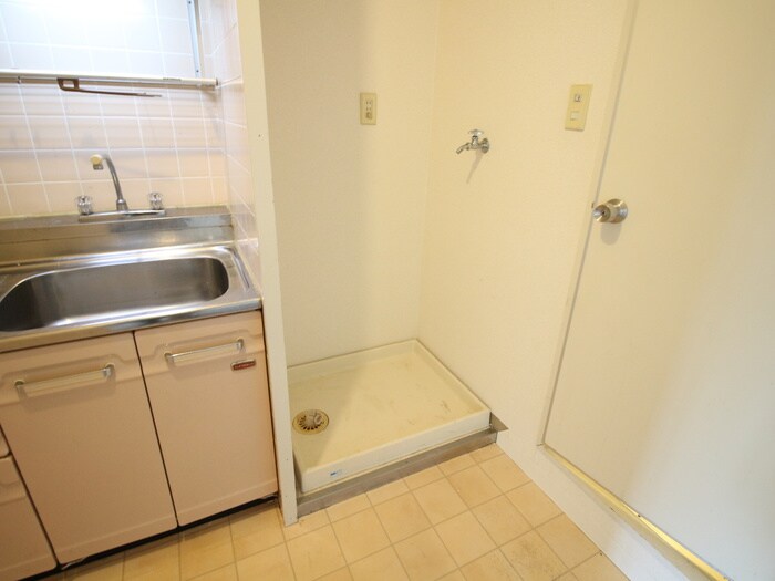物件内観写真10　(洗濯機置場)