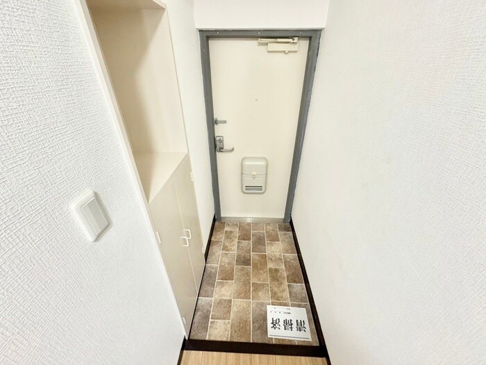 物件内観写真7　(玄関)