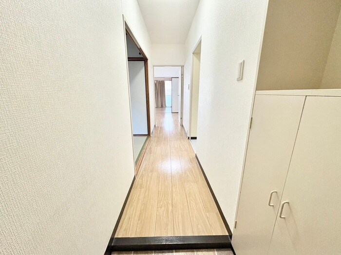 物件内観写真8　(廊下)