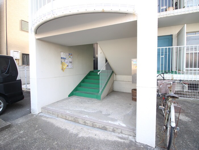 物件外観写真4　(エントランス部分)