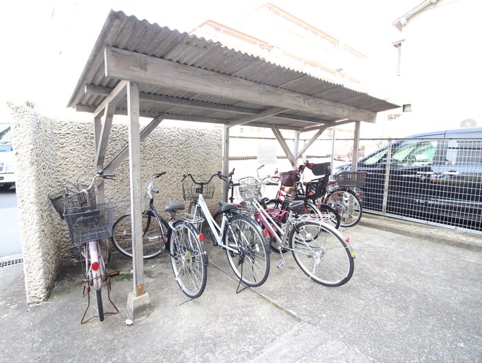 物件外観写真6　(駐輪場)
