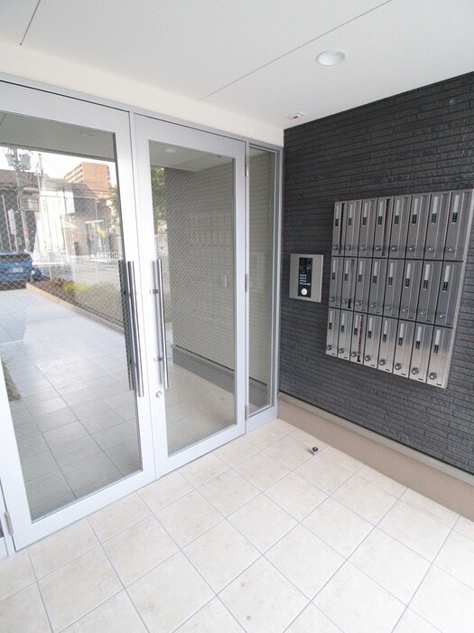 物件外観写真3　(エントランス部分)