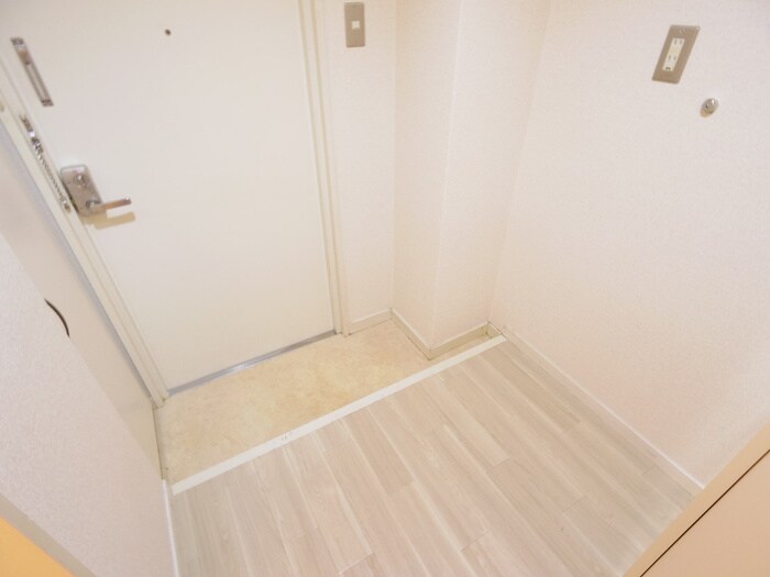 物件内観写真17　(玄関)