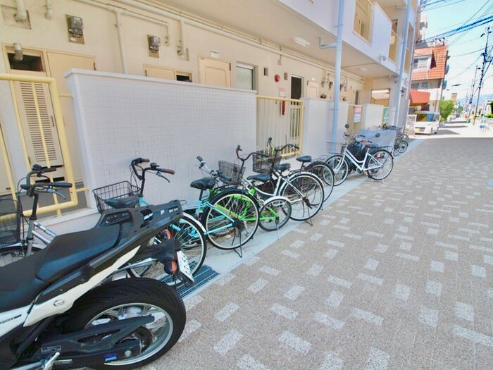物件外観写真5　(駐輪場)