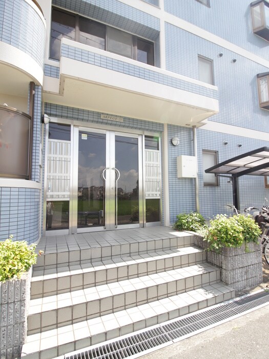 物件外観写真3　(エントランス部分)