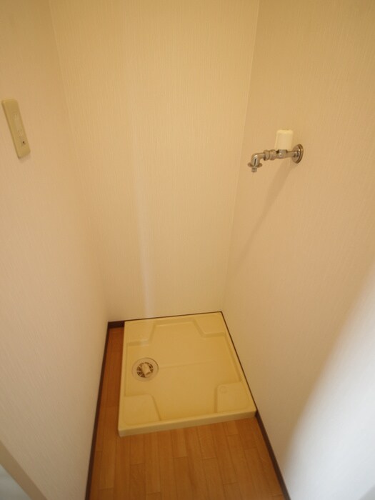 物件内観写真18　(洗濯機置場)