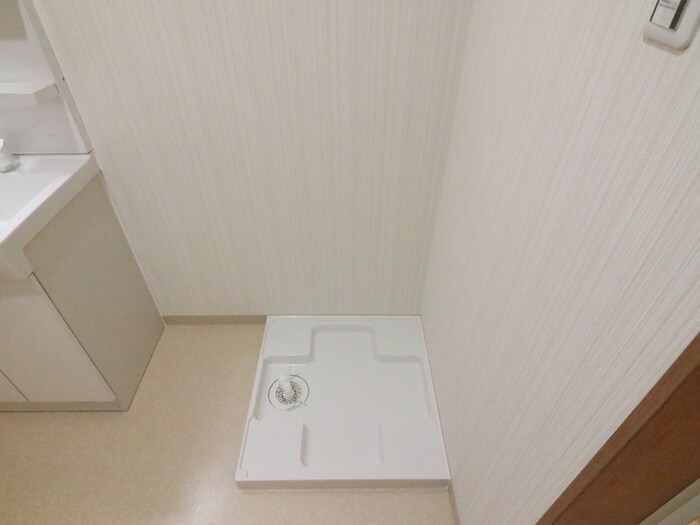 物件内観写真11　(洗濯機置場)