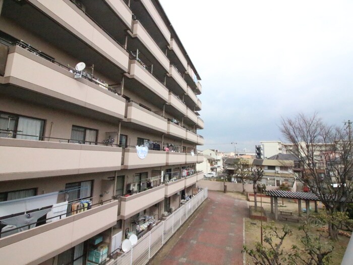 物件内観写真16　(室内からの展望)