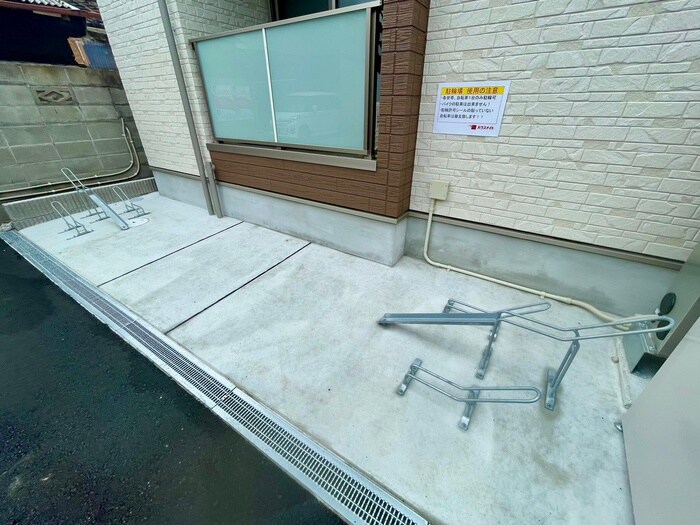 物件外観写真4　(駐輪場)