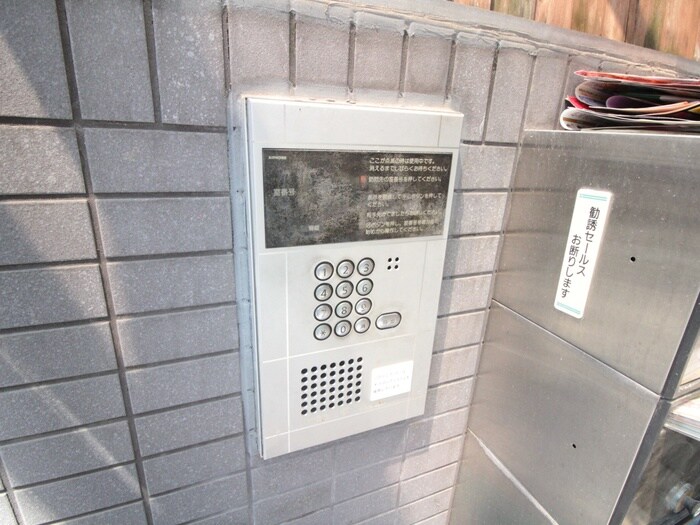 物件外観写真2　(エントランス部分)