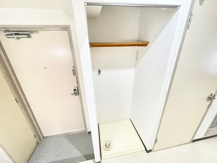 物件内観写真15　(洗濯機置場)