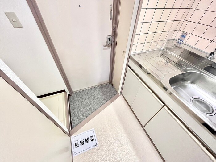 物件内観写真16　(玄関)