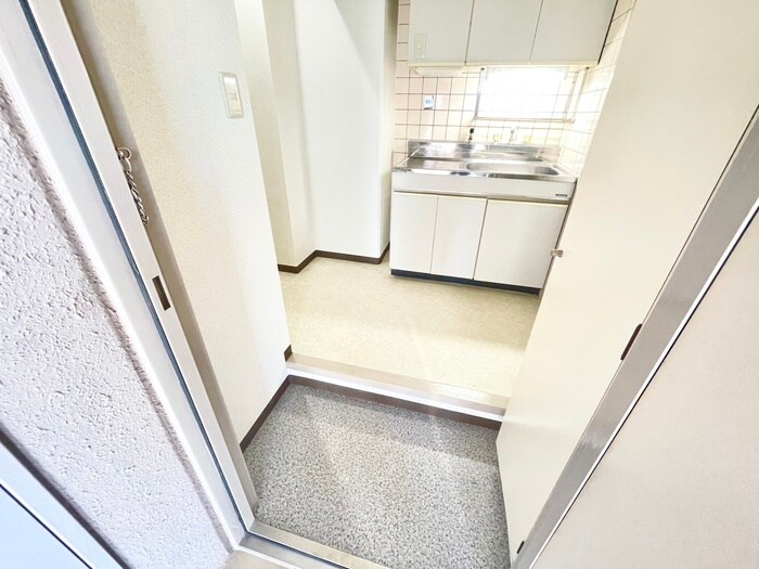 物件内観写真17　(玄関)