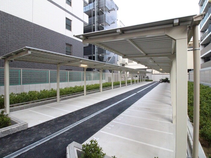 物件外観写真4　(バイク置き場)