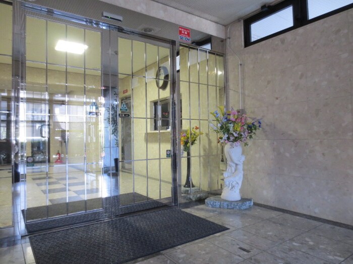 物件外観写真3　(エントランス部分)