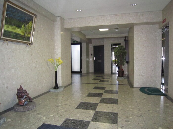 物件外観写真4　(エントランス部分)