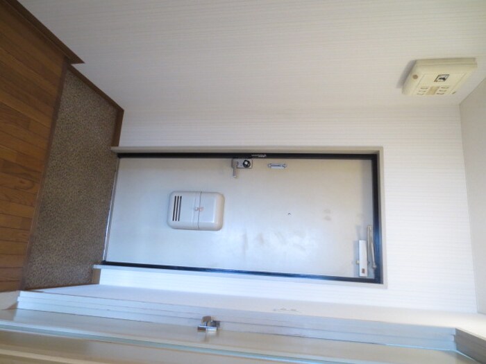 物件内観写真16　(玄関)