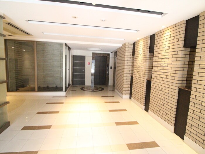 物件外観写真4　(エントランス部分)