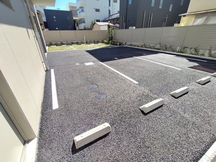 物件外観写真2　(駐車場)