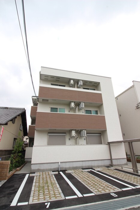 物件外観写真1　(駐車場)