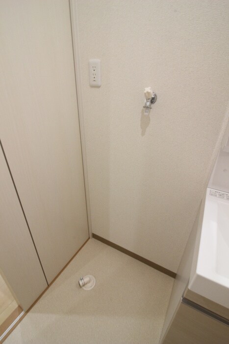 物件内観写真8　(洗濯機置場)