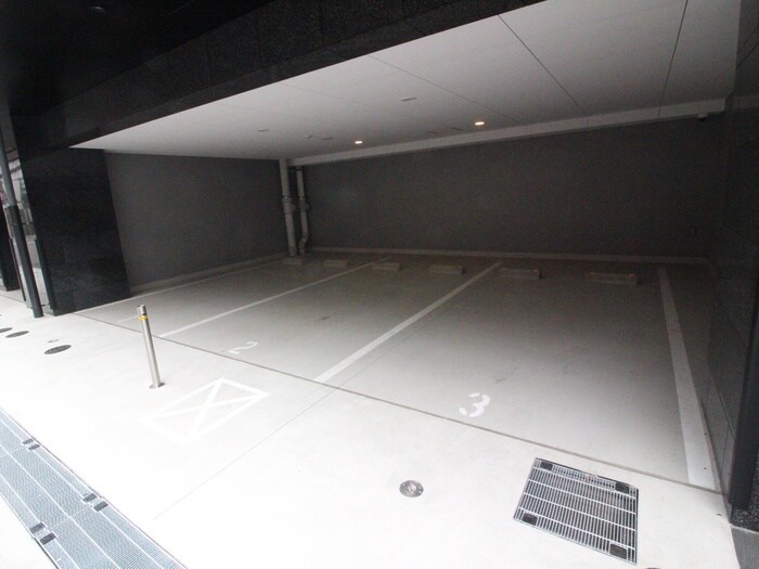 物件外観写真4　(駐車場)