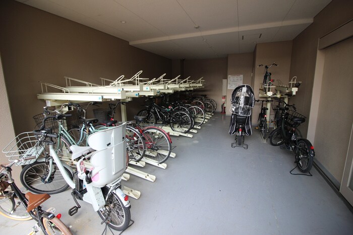 物件外観写真4　(駐輪場)