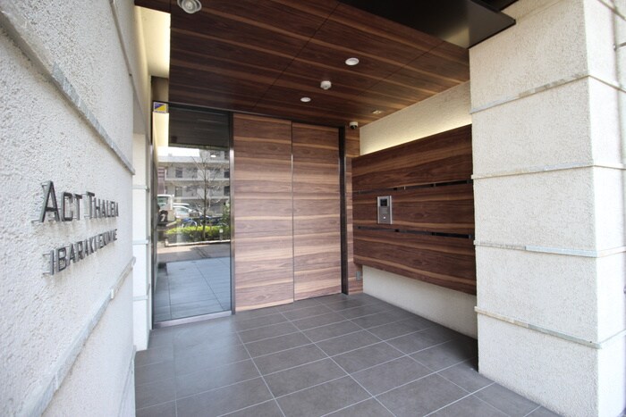 物件外観写真5　(エントランス部分)