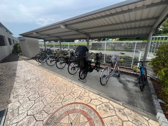 物件外観写真5　(駐輪場)