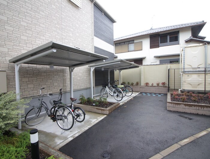 物件外観写真2　(駐輪場)