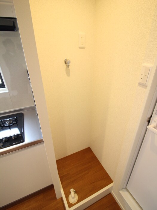 物件内観写真16　(洗濯機置場)