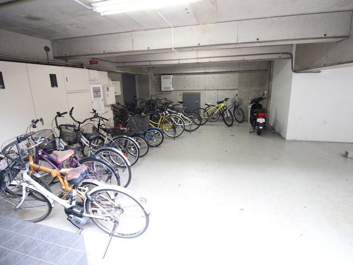 物件外観写真4　(駐輪場)