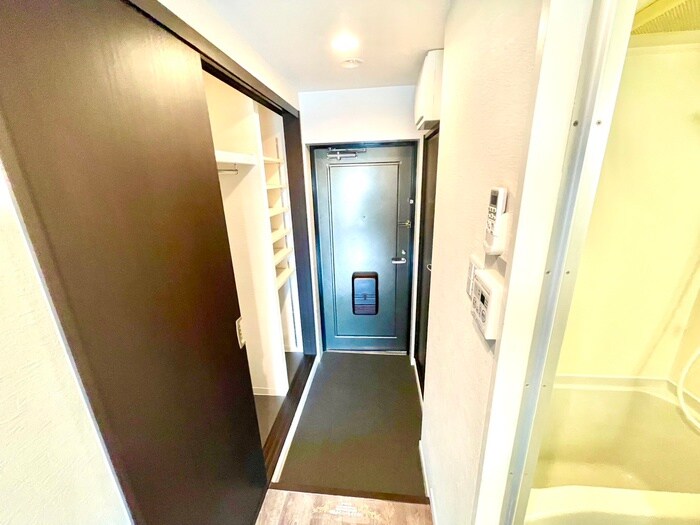 物件内観写真14　(玄関)